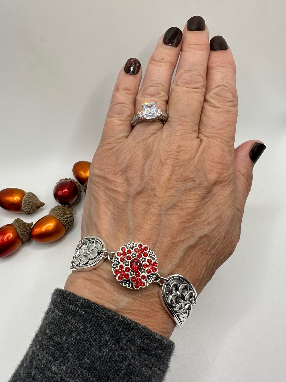 Victorian Style Silver Floral Snap Bracelet & Round 18mm Red Floral Ginger Snap
